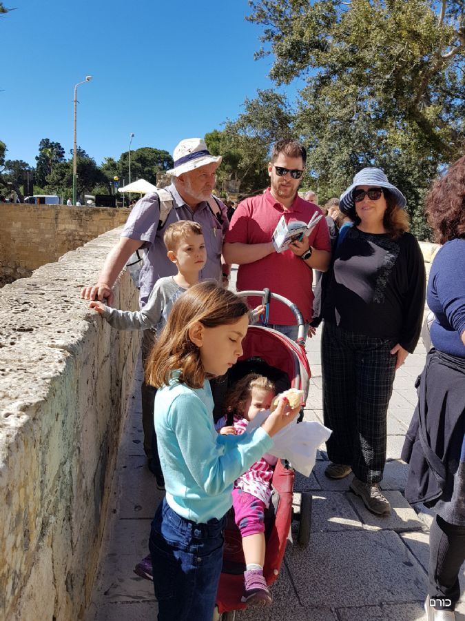 בכניסה לעיר מדינה